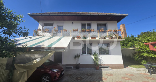 Casa de vanzare 260mpu 7 camere curte 113mp in zona Trei Ste