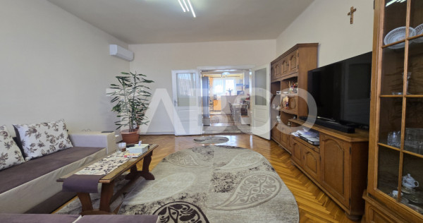 Casa individuala de vanzare 332mpu curte 295mp zona Piata Cl