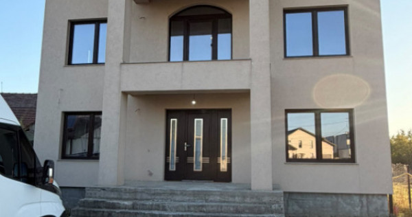 Casa de vanzare, 377 mp, 1.338 mp teren, zona Strejnic