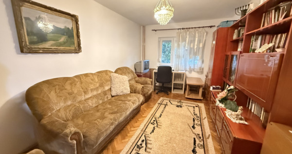 Apartament cu 3 camere, decomandat, parter - Lipovei