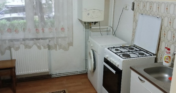 V&acirc;nd apartament cu 2 camere decomandate &icirc;n Nicolina 2 la parter