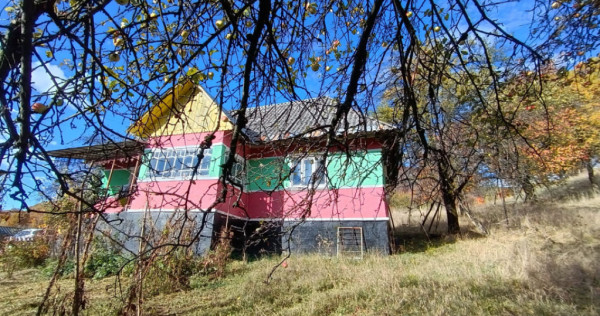 Casă cu teren generos de 40 ari și panoramă deosebită ?