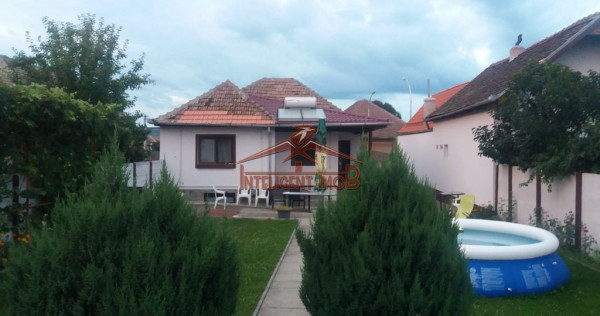 Casa singur in curte in Selimbar zona centrala