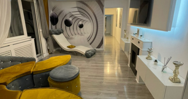Apartament 3 camere central Piata mare