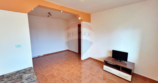 Apartament cu 3 camere de vânzare în Vlaicu, fără com...