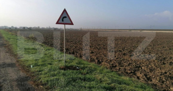 Teren intravilan 4500 mp zona Oarda cu iesire la DN1