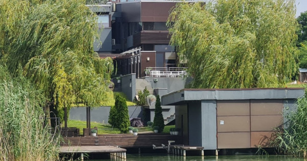 Vila luxurianta la lac cu ponton si casa de barca Snagov