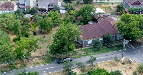 Casă de vânzare în Macea, la câțiva pași de Castelu...