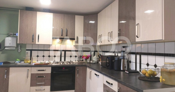 Apartament de vanzare la casa 138 mp 4 camere pivnita garaj