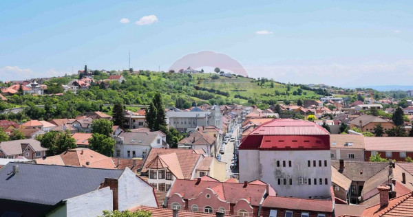 De Vânzare: Apartament Ultracentral cu 4 Camere pe Bulev...