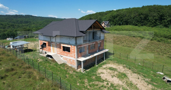 Pensiune la rosu, 370mp, Ciprian Porumbescu