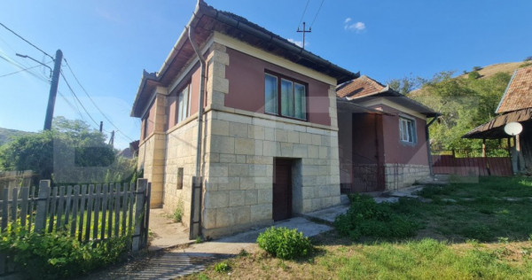 Casa demolabila sau renovabila in Tauti , comuna Floresti