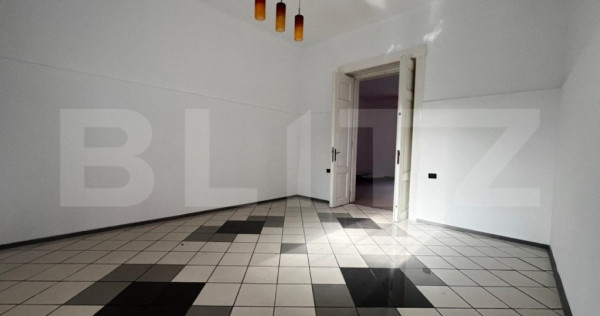 Apartament 161 mp, 5 camere, balcon, terasa, zona Neptun