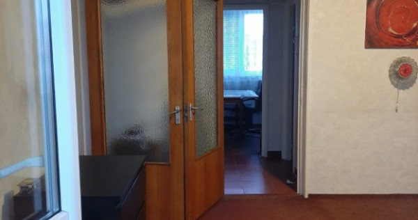 Apartament 3 camere/decomandat/mobilat/utilat