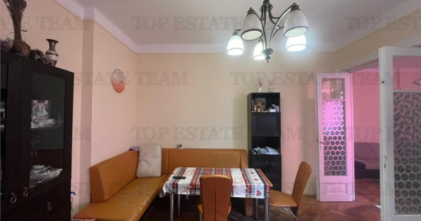 De inchiriat apartament 4 camere