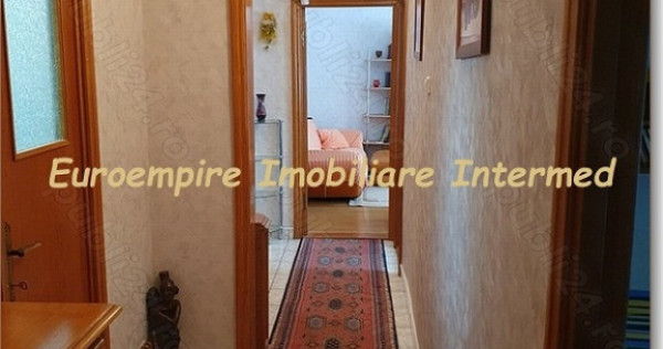 Apartament de inchiriat 3 camere zona Tomis 3 Constanta