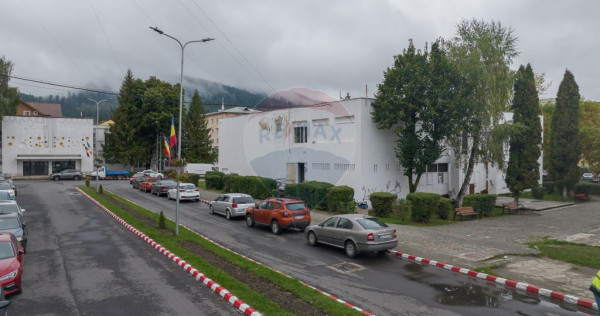 Vânzare clădire comercială in Municipiul Săcele, jude...