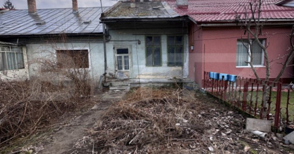 Casa zonă centrală Dej,curte comună, 31mp