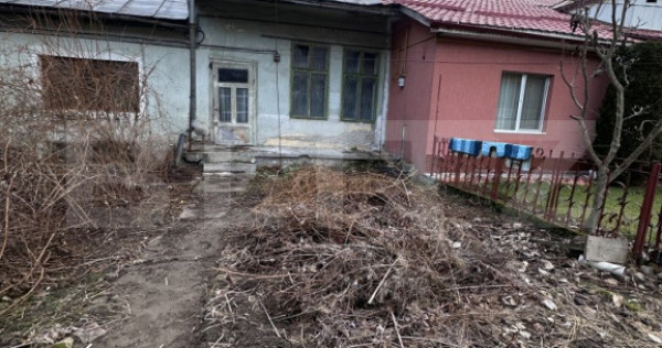 Casa zonă centrală Dej,curte comună, 31mp