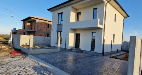 Vila superba de lux cu 4 camere, 3 bai si teren de 330 mp