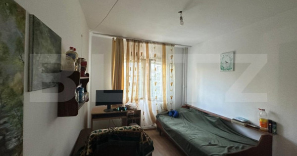 Apartament de 3 camere, decomandat, etaj 1, Nicolina 2