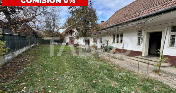 Casa cu gradina 3 camere anexe gospodaresti 5702 mp teren in