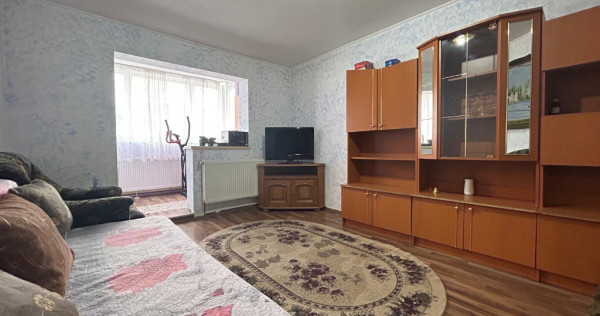 Apartament 2 camere, decomandat, mobilat, utilat, beci, zona 9 Mai!