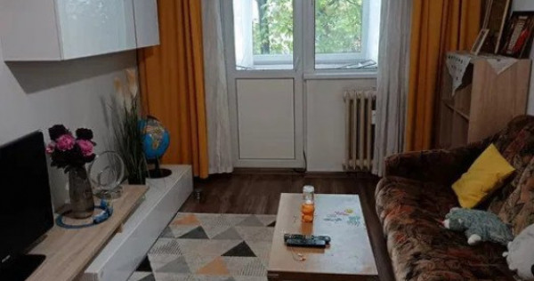 Apartament 3 camere semidecomandat mobilat si utilat etaj 1