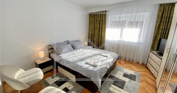 Apartament la casa - curte proprie 150 mp - zona Calea Dumbr