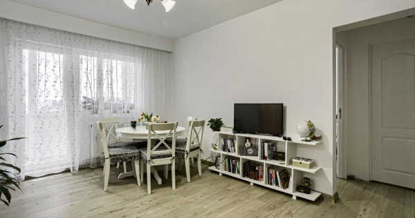 Apartament spatios cu 4 camere la 1 minut de teatru