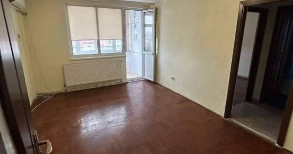 De vanzare apartament cu 3 camere, decomandat