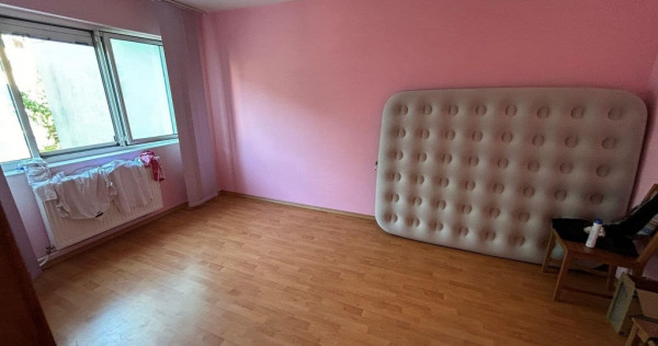 De vanzare apartament cu 3 camere