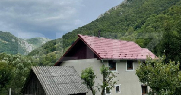 Casa de vacanta, cu 5 camere, 100 mp utili, Alba-Iulia