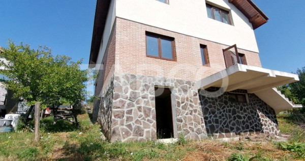 Casa noua de vanzare 780 mp teren garaj pivnita in Daia Sibi