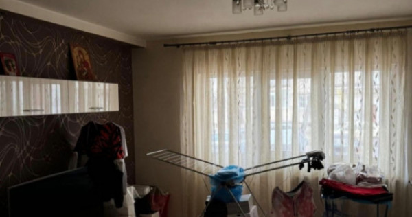 Apartament 3 camere, decomandat/ Drumul Taberei