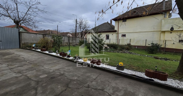 Casa individuala cu 5 camere si 3 bai, teren 1700 mp, Gia...