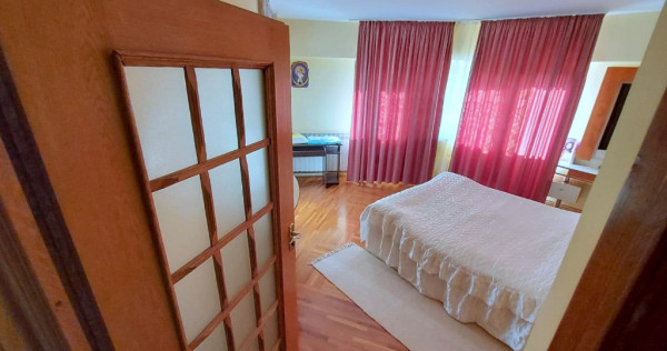 Apartament 3 camere INDEPENDENTEI