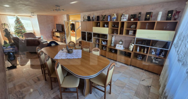 Casa impunatoare si spatioasa, 9 camere, zona Alba-Micesti