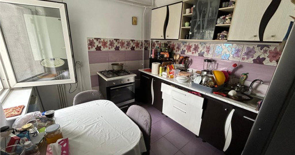 Apartament 3 camere, etaj 1, zona Piata Moldovei