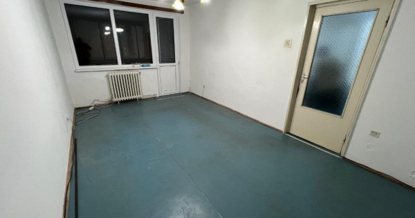 VAND apartament 3 camere decomandat,zona Ciresica