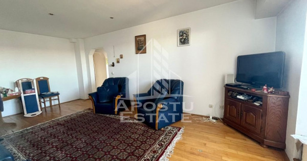 Apartament 4 camere,decomandat,zona Fabric