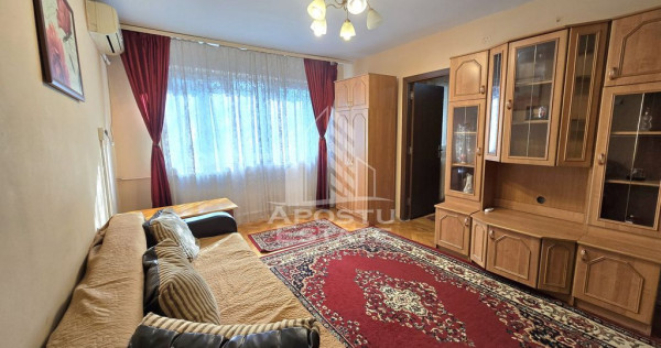 Apartament cu 2 camere, etaj 2, zona Circumvalatiunii