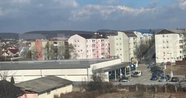 Apartament 2 camere, spațios, vizavi de facultate și Lidl