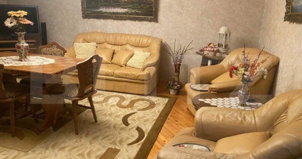 Casă de v&acirc;nzare, cu 7 camere, 480 mp, zona Bd. Bucovina