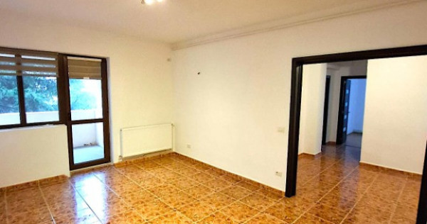 Apartament 3 Camere Ultracentral ,etaj 1 , garaj si boxa