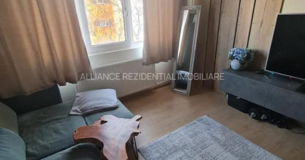 Apartament 4 camere 81 mp