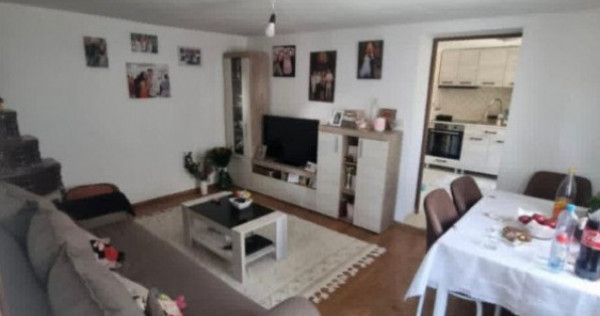 Casa la rosu, 300 mp, 31 ari de teren, Maneuti-Fratautii Vec