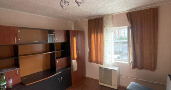 Apartament de 4 camere, 80 mp, parter, zona paltinisului