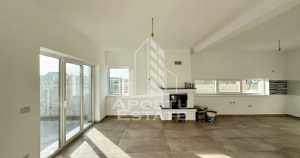 Jumatate de duplex cu 4 camere, teren 325 mp, Becicherecu...