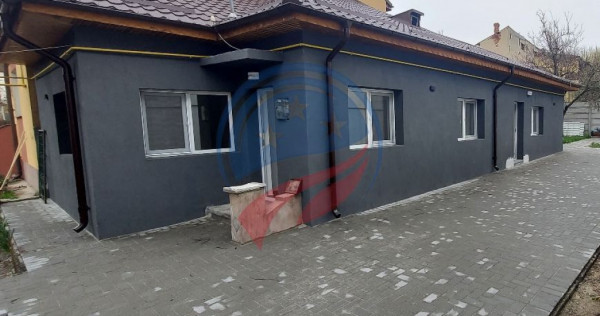 Casa cu 3 camere in zona Centrala